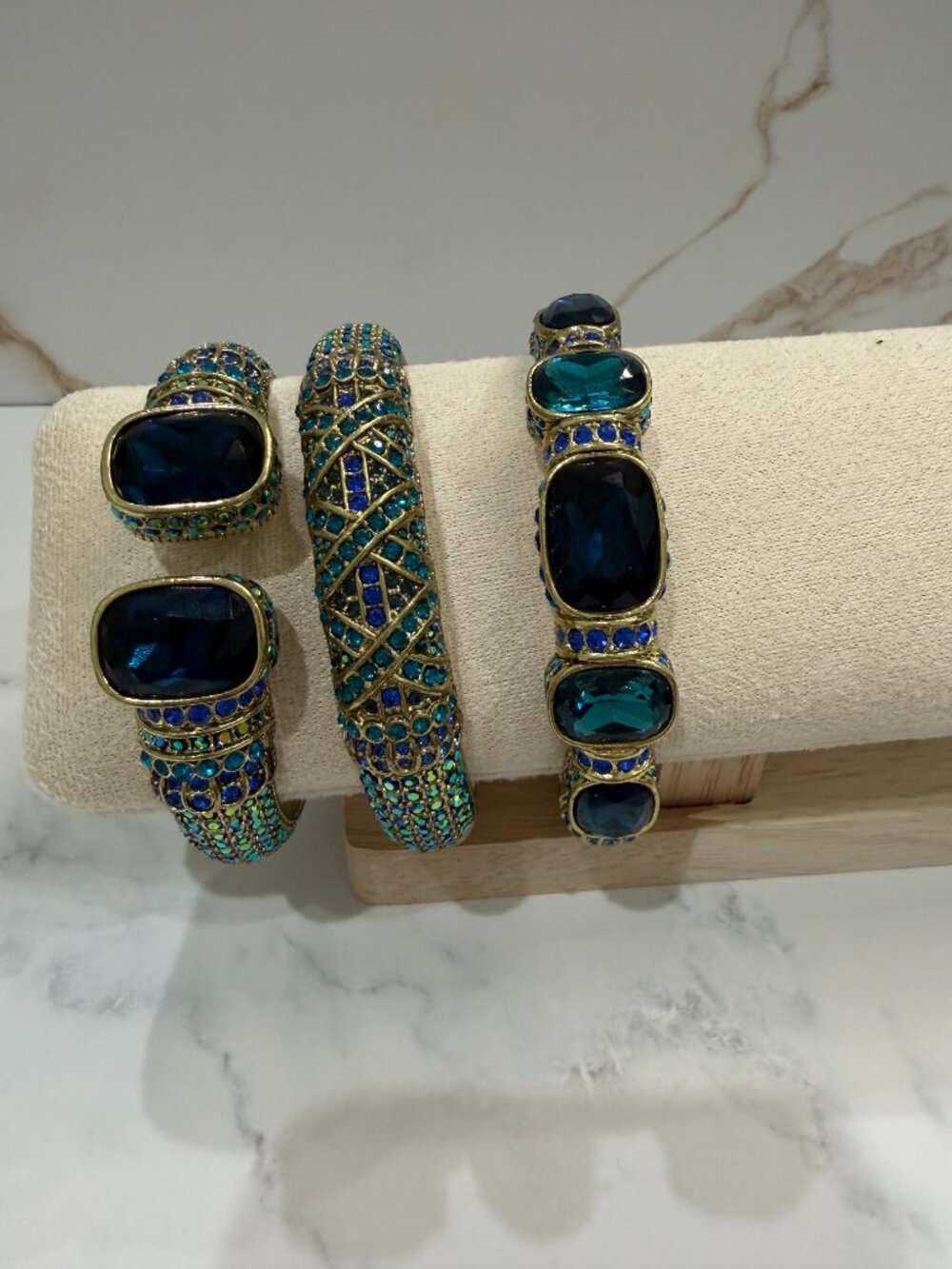 Heidi Daus 3-Pc Crystal Hinged Bangle Set Blue AB M/L - Picture 3 of 15